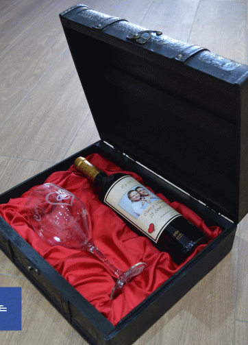 Botella de vino y copa personalizada